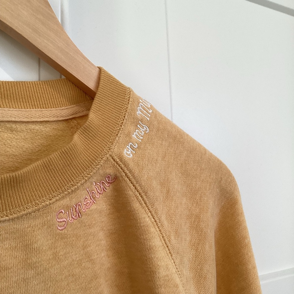 ☀️Old Navy Long-Sleeve Crew-Neck Sweatshirt Medium Yellow Golden Yarrow